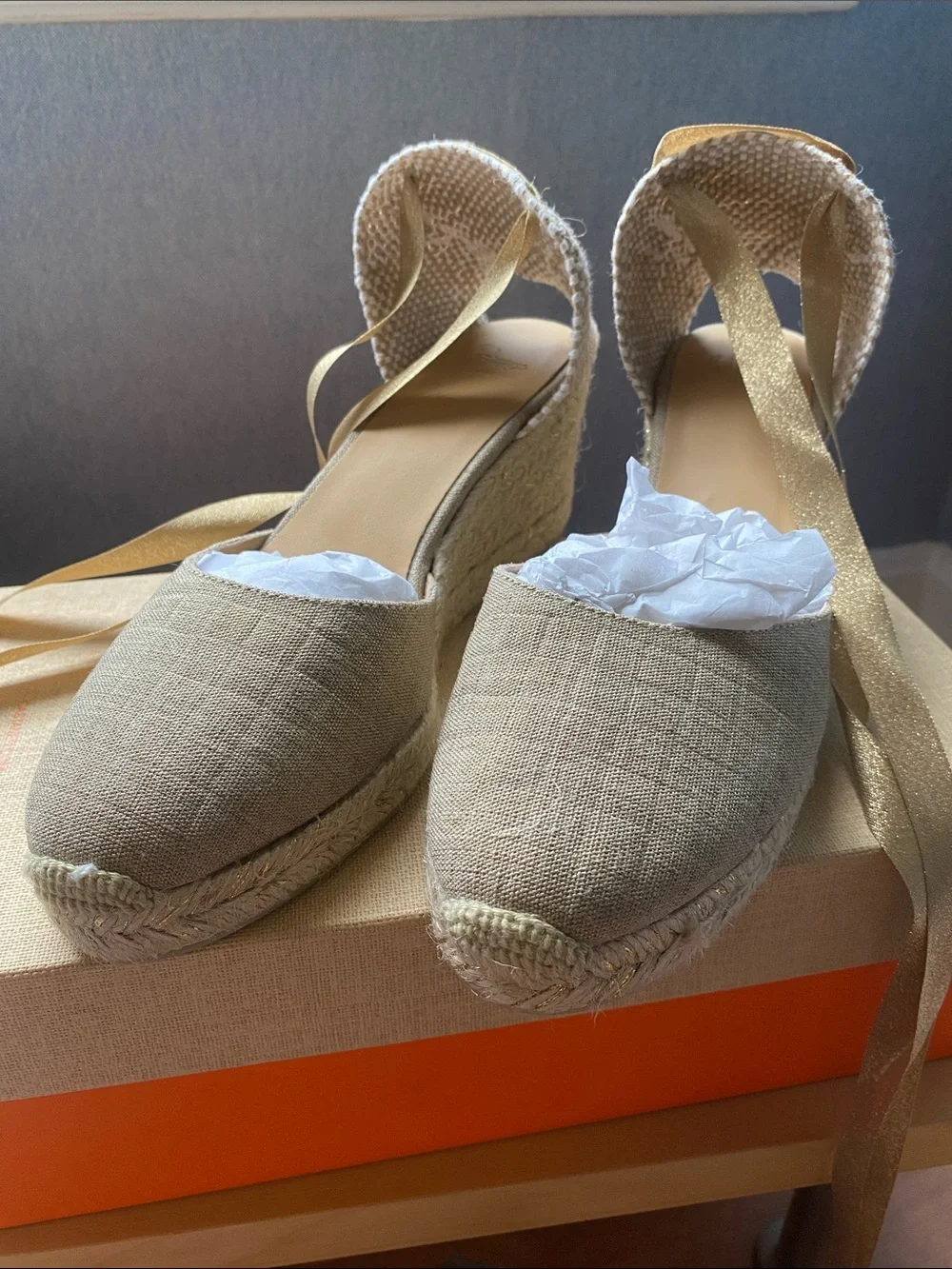 Castañer Low Carina Espadrille in Gold Canvas
